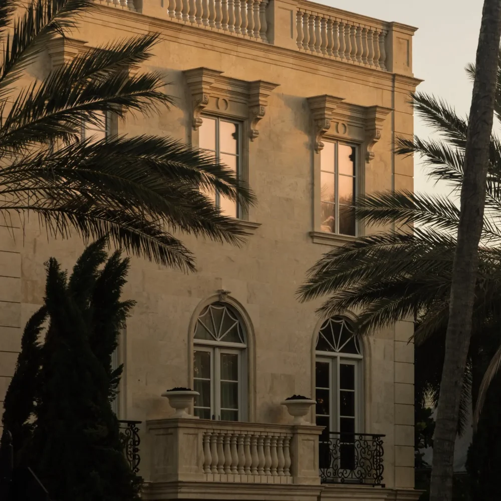 The Avenue Naples